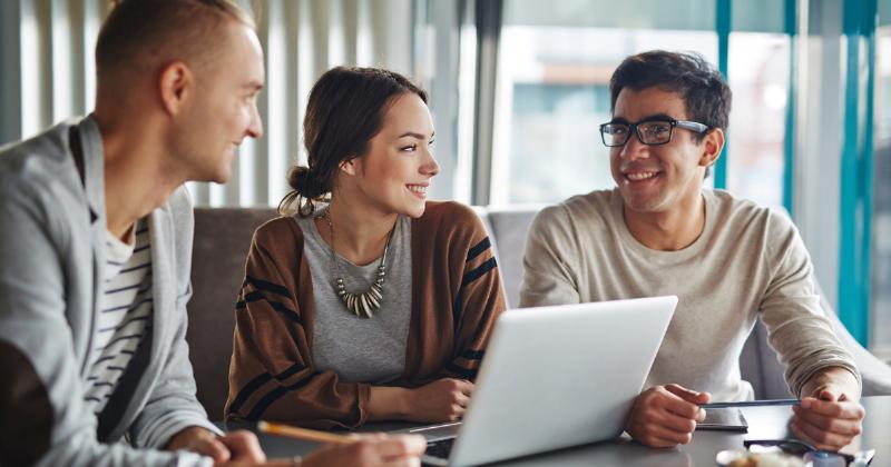 Ví dụ minh họa biểu hiện của dục tốc bất đạt trong môi trường làm việc và kinh doanh